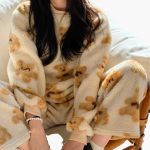 Women's Fleece Pajama Set with Bear Print and Elastic Waistband - Image 3