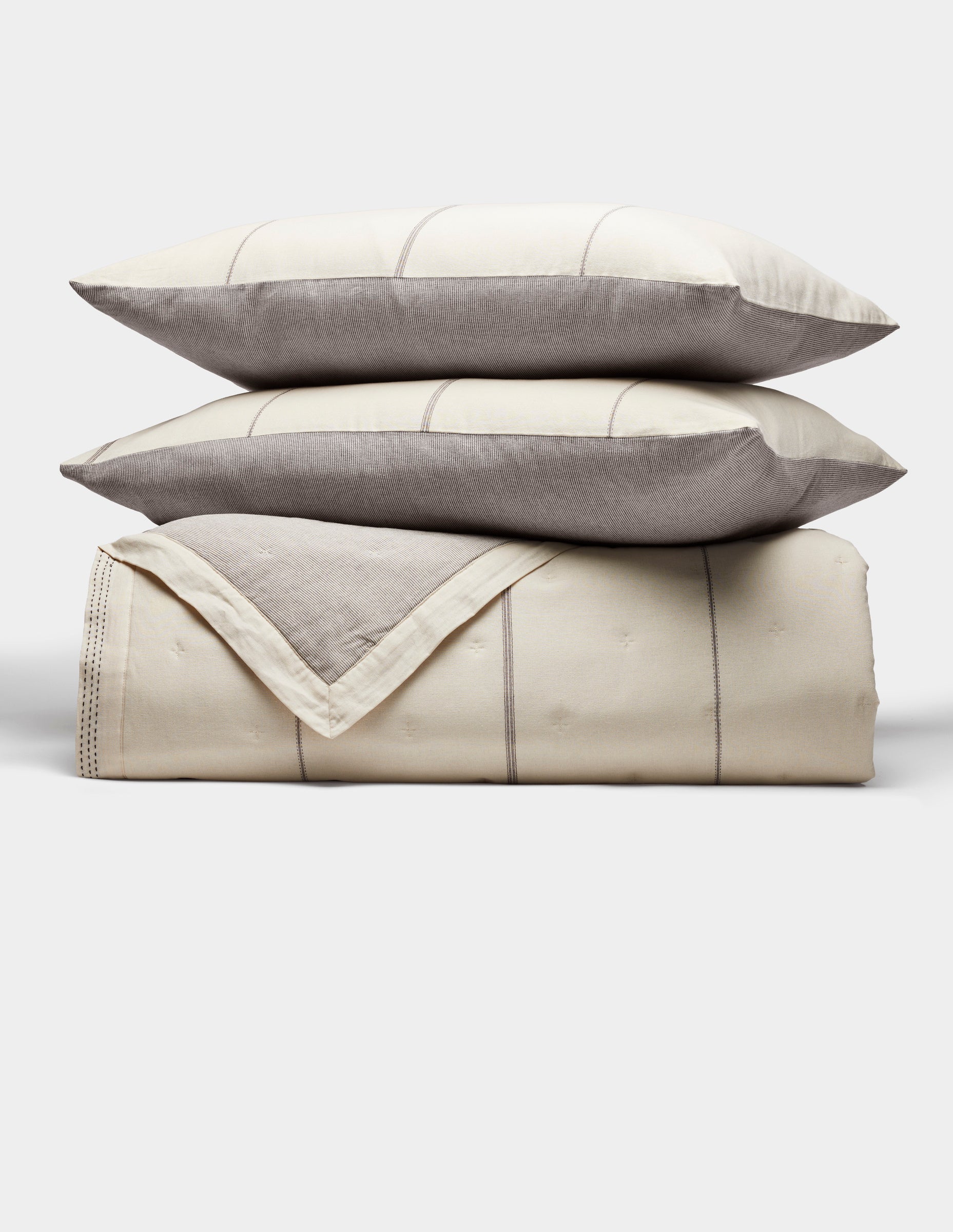 251020_BajaQuiltBundle_CoalAlabaster_Silo_large_1.jpg Baja Quilt Bundle - Image 1