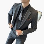 Three-Piece Men's Suit with Button Closure and Notch Lapel - Image 5