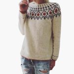Women's sweater with round neckline and geometric pattern - Image 2