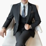 Three-Piece Men's Suit with Button Closure and Notch Lapel - Image 2