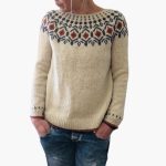 Women's sweater with round neckline and geometric pattern