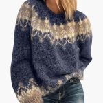 Women's pullover with round neckline and patterned knit - Image 2
