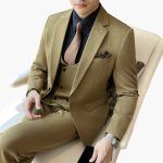 Three-Piece Men's Suit with Button Closure and Notch Lapel - Image 3