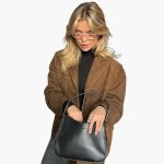 Women's Blazer with Button Closure and Side Pockets - Image 4