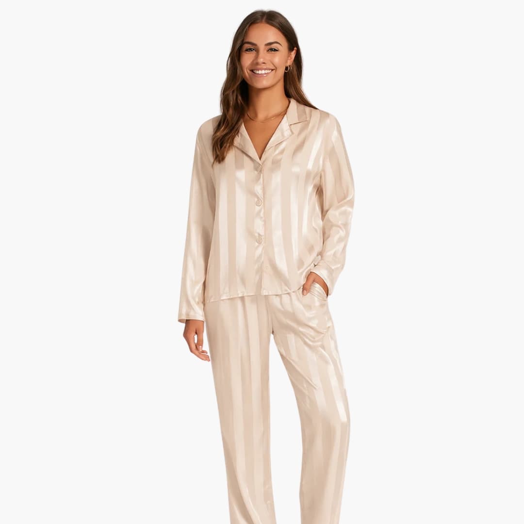DamenPyjamaSetmitHemdmitKnopfleisteundHose_4.jpg Women's Pajama Set with Button-Down Shirt and Pants - Image 1