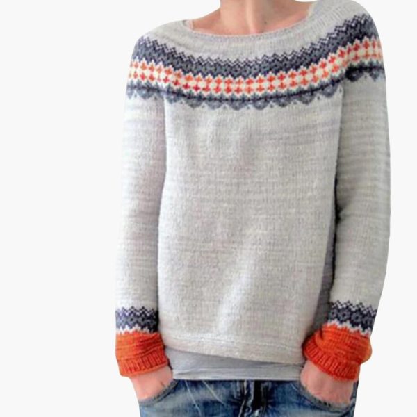 Women's pullover with round neckline and patterned surface